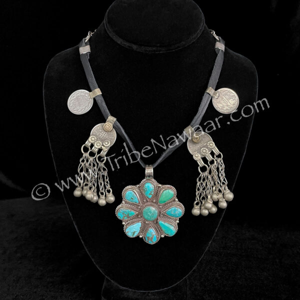 Turquoise Flower Pendant Necklace (Consignment cmerr1-9)